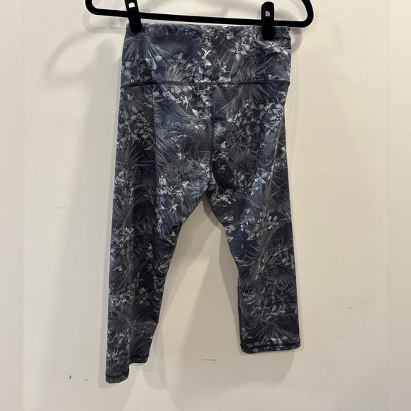 Old Navy Leaf Print Gray Leggings Size L - Picture 2 of 3